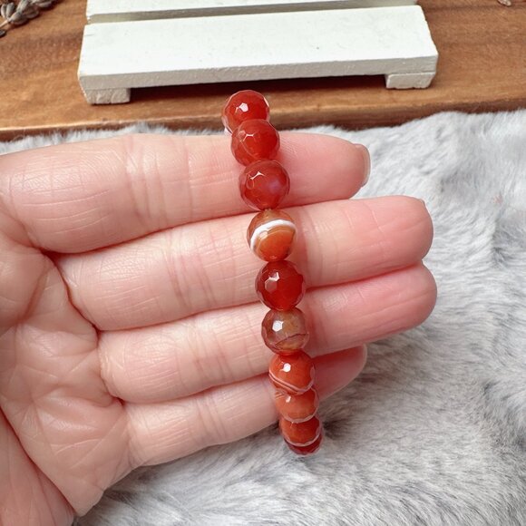 8mm Banded Carnelian Faceted Beads Stretch Bracelet - Picture 2 of 5